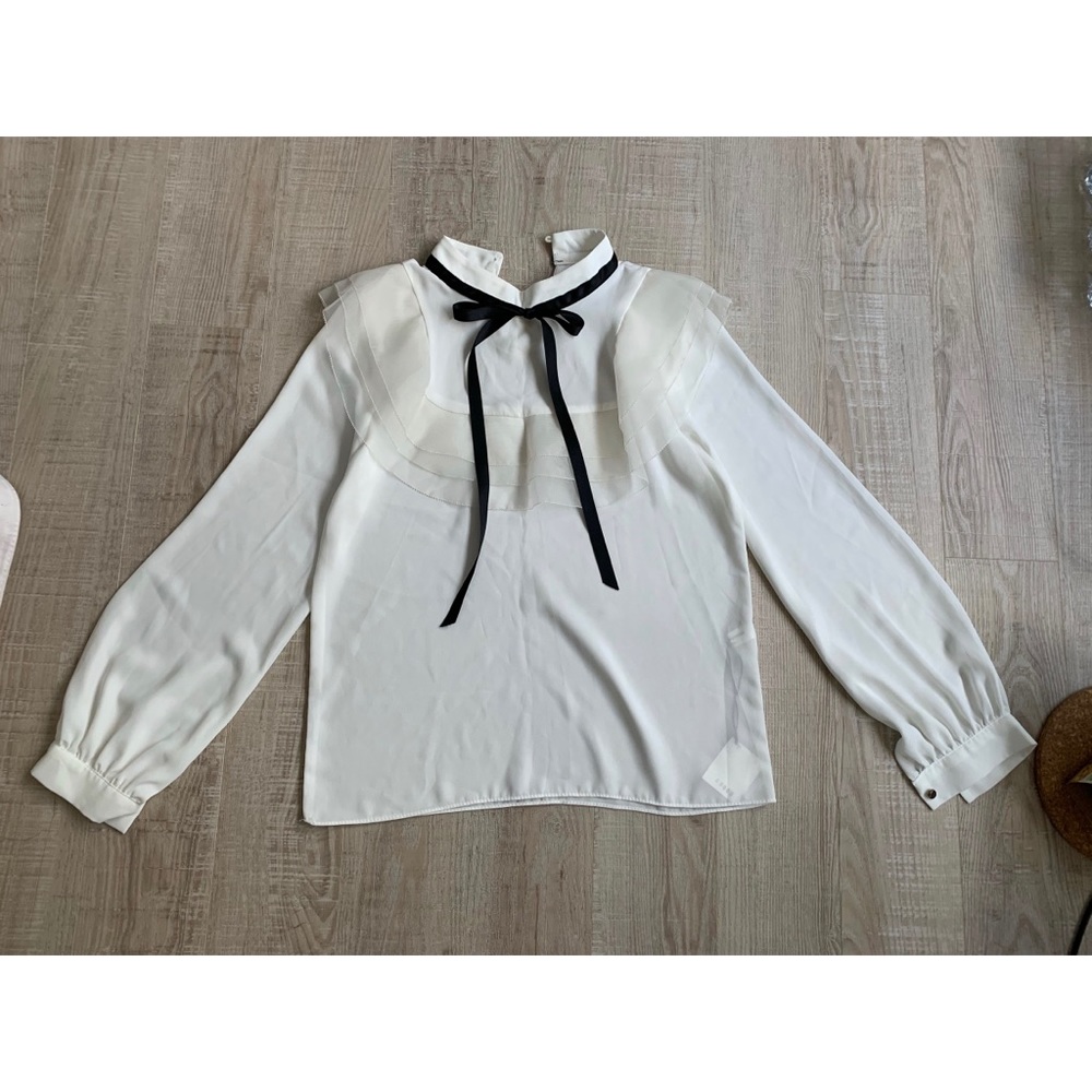 An white blouse from Korea